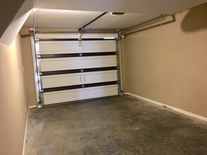 Building Photo - 1723 Thistlewood Dr