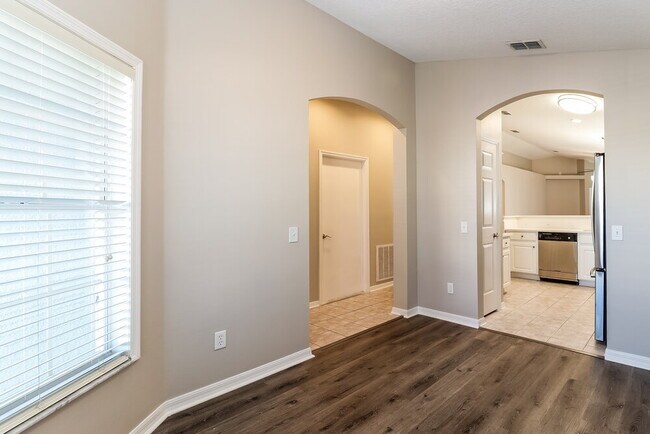 Building Photo - 8646 Persea Ct