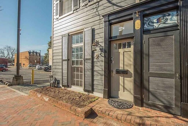 Building Photo - 2 N Plum St