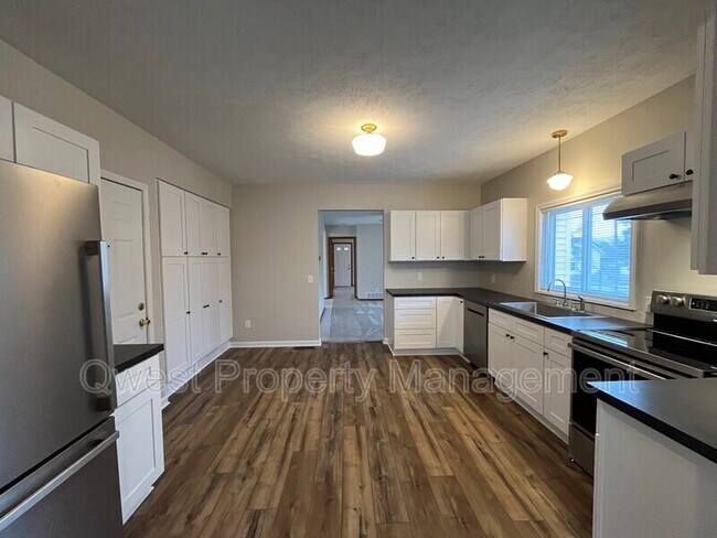 Building Photo - 1401 Valley Ave NW