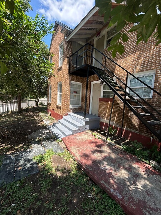 Building Photo - 650-654 W NEELY ST