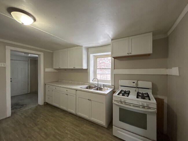 Foto del edificio - Charming 2-Bedroom, 1-Bathroom Home – $875/Month Elkhart, IN