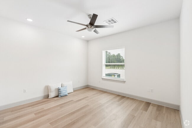 2BR, 2BA - 1,129SF - Primary Bedroom - The View at Millstone