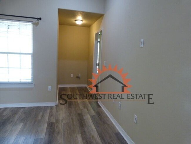 Building Photo - Beautiful 3 bedroom home