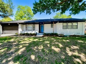 Building Photo - 702 Ridgedale Dr