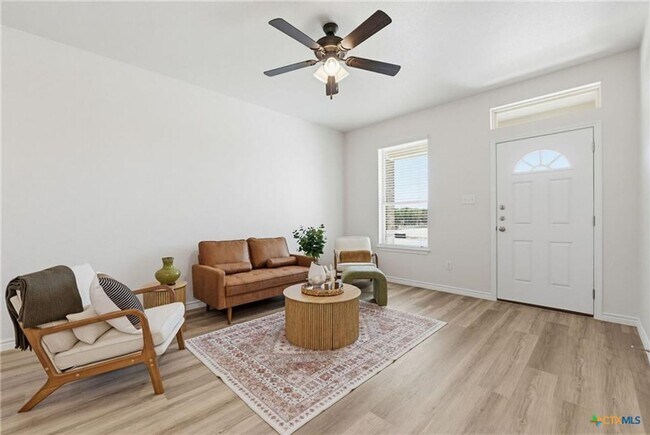 Foto del edificio - 504 Hadley Ln