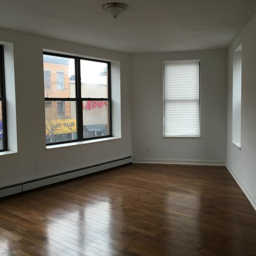 Building Photo - 5645 Myrtle Ave