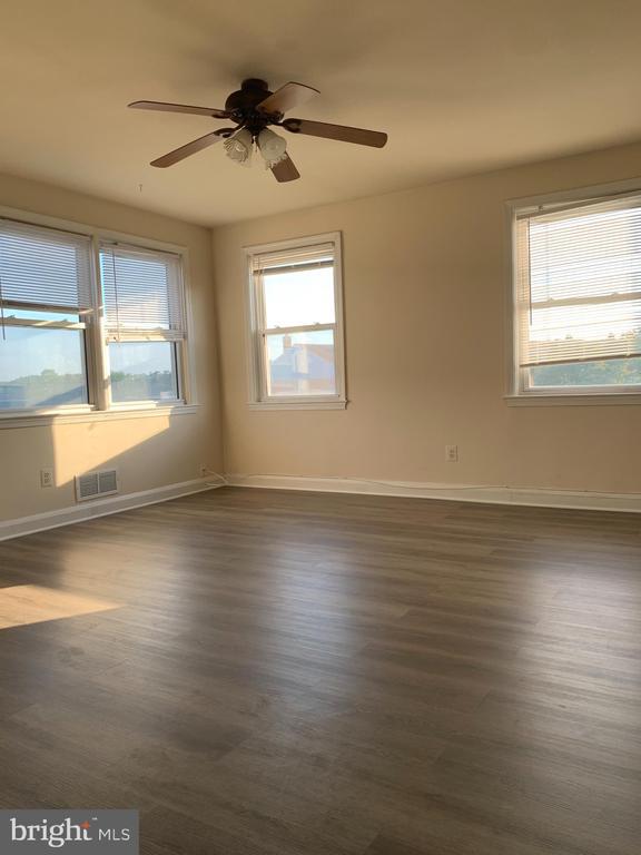 Foto principal - 4227 Newport Ave