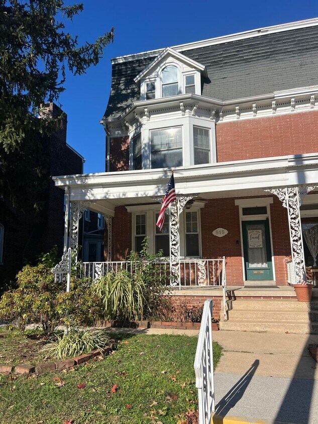 Primary Photo - Absolutely BEAUTIFUL 1st fl Apartment in t...