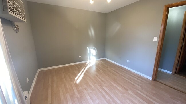 Building Photo - 906 W Alleghany Dr