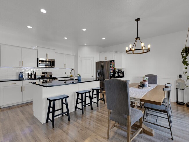 Building Photo - 501 S Pegasus Way