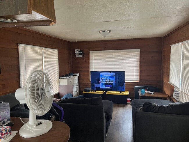 Foto del edificio - 12300 Phillips Ln