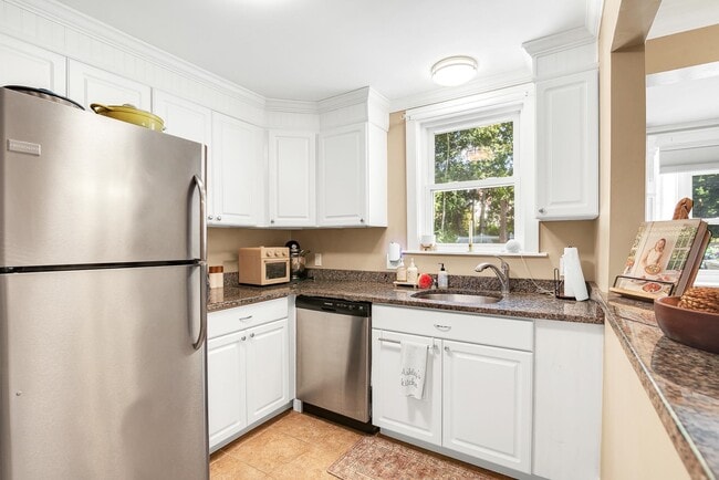 Building Photo - 107 Mount Vernon St