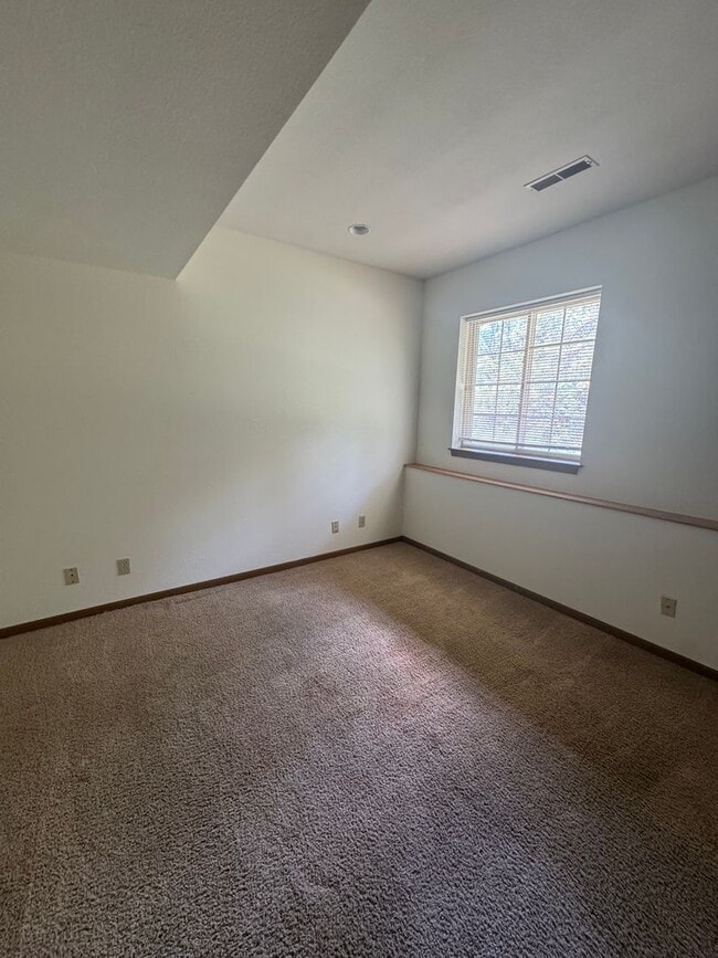 Foto del edificio - 4 bed, 2.5 bath, Condo with Amenities