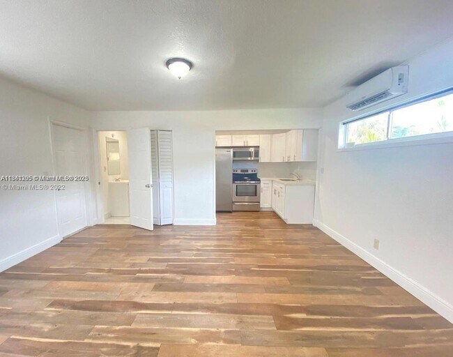 Foto del edificio - 1025 NW 7th Ave