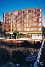 Building Photo - 312 Thames St