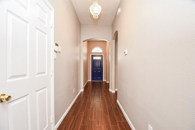 Building Photo - 13235 Vineyard Falls Dr