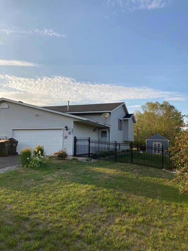 151 Appleblossom Ln, Shakopee, MN 55379 Townhome Rentals in Shakopee MN