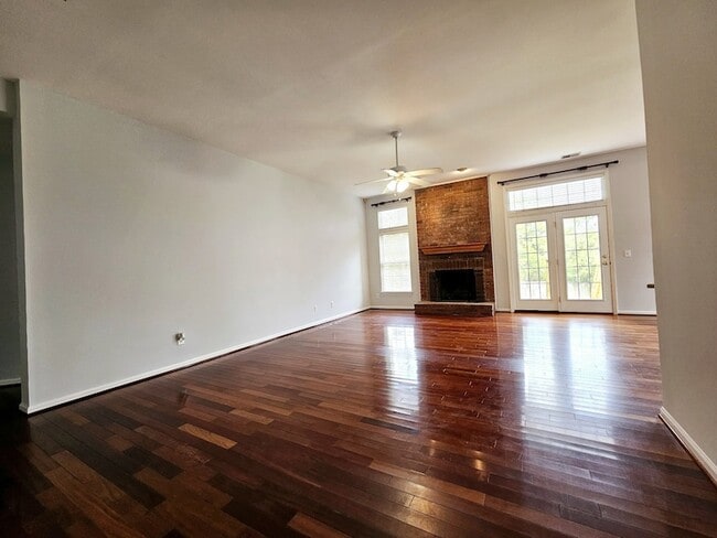 Building Photo - 2408 Bayview Dr