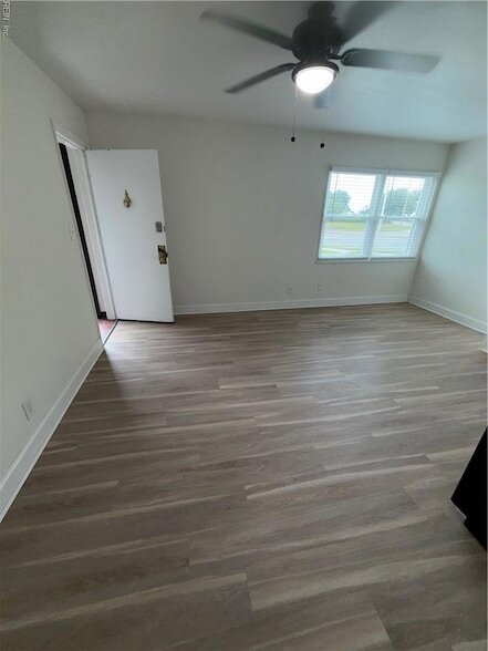 Foto del edificio - 9654 Selby Pl