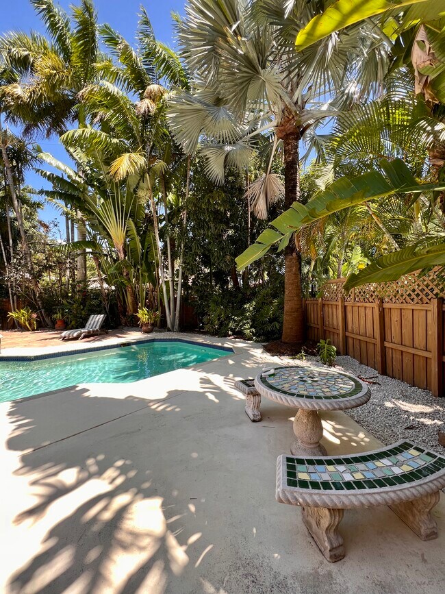 Foto del edificio - 839 NE 73rd St