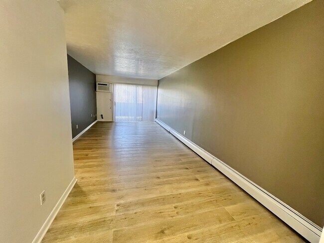 Building Photo - Affordable Remodeled Condo!
