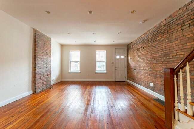 Building Photo - Renovated Point Breeze Home