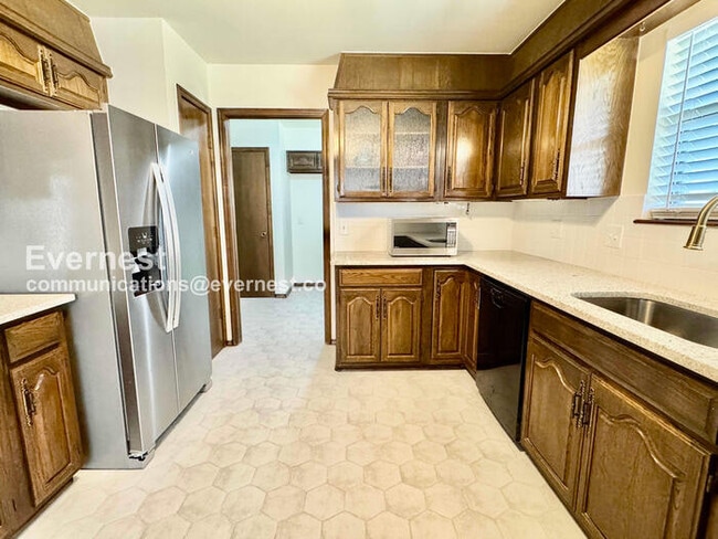 Building Photo - 11811 E 91st St