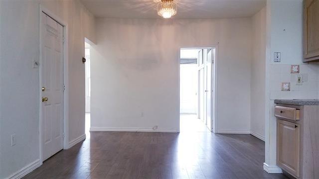 Building Photo - 136 Griffith St