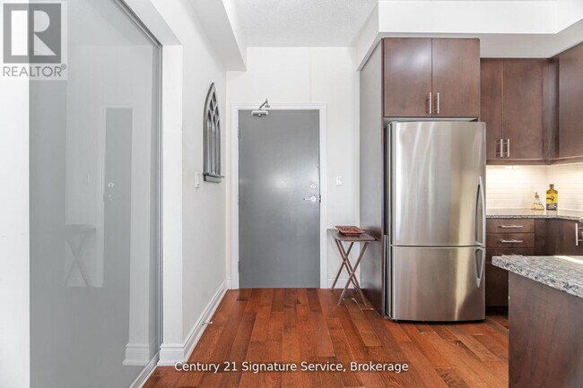 Building Photo - 3170 Erin Mills Pkwy