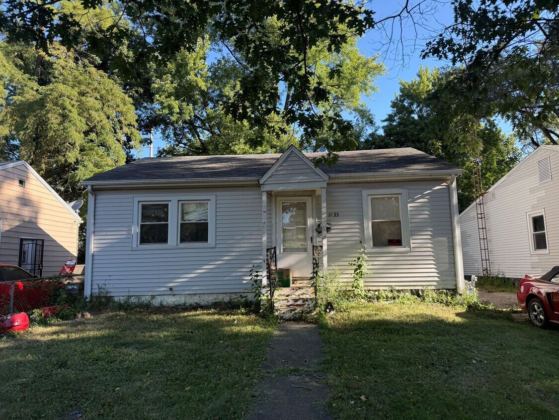 Foto principal - 2133 E Monroe St