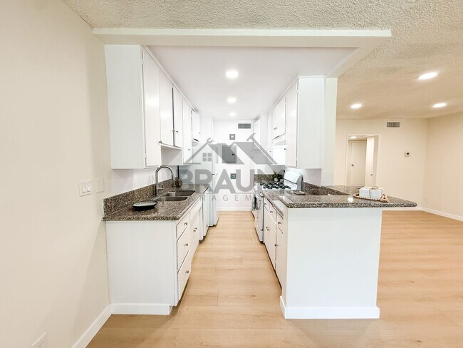 Foto del edificio - 6041 Whitsett Ave