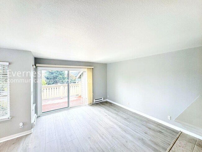 Building Photo - 1 Bed, 1 Bath Condo with Modern Amenities / Coming Soon!