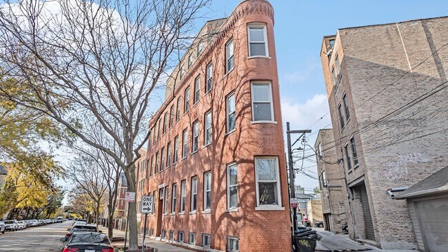 Building Photo - 1418 W Cortez St