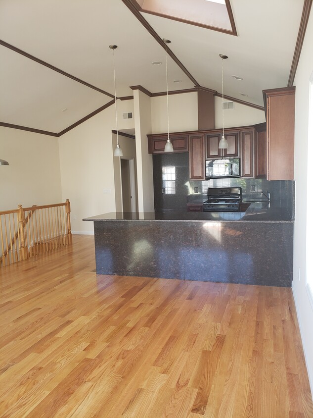 Primary Photo - 213 Pearsall Ave