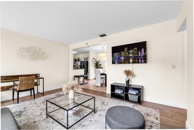 Foto del edificio - 520 NW 135th St