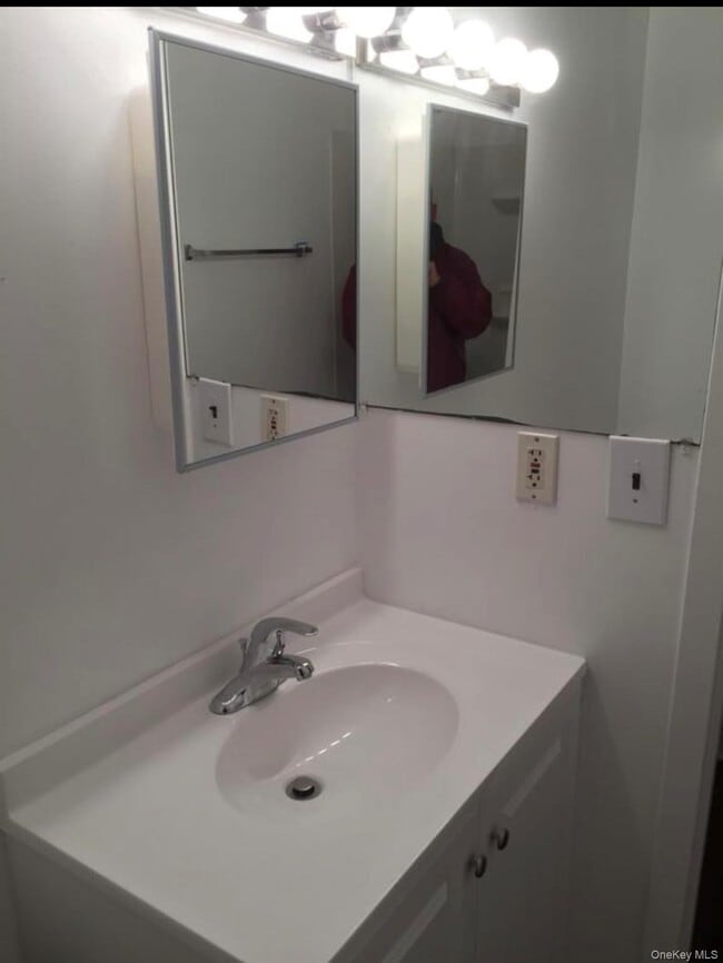 Foto del edificio - 206 W Broadway