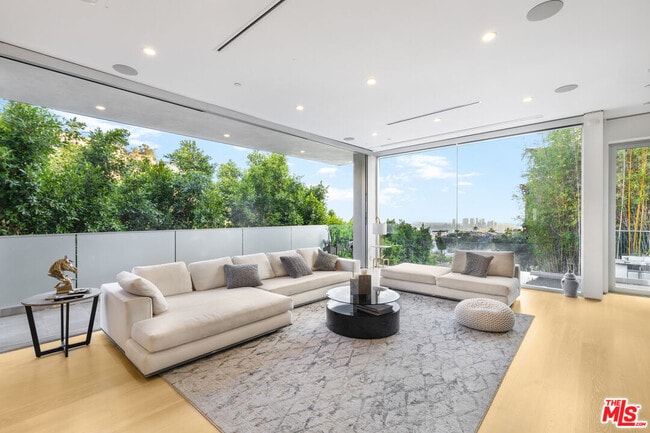 Building Photo - 1717 Sunset Plaza Dr