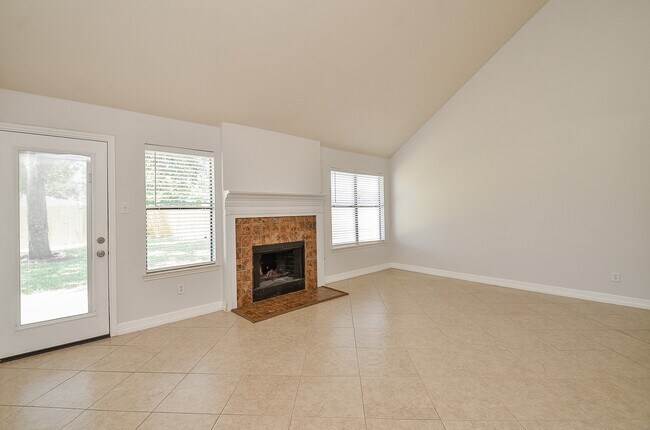 Foto del edificio - 21026 Bent Lake Dr