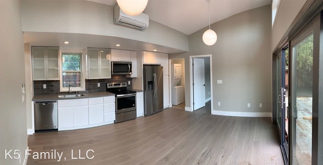 Building Photo - 2 br, 2 bath House - 2324 Belmont