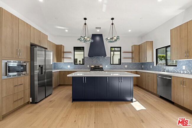 Foto del edificio - 822 N Orange Grove Ave