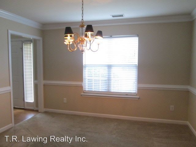 Foto del edificio - 6123 Forest Pond Dr