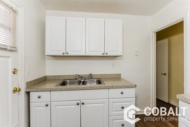 Building Photo - 1982 Rockledge Rd NE