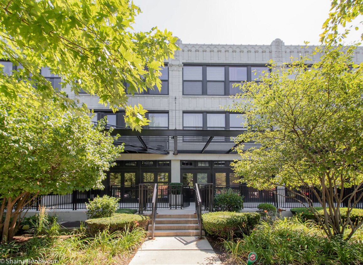Primary Photo - 1069 W 14th Pl