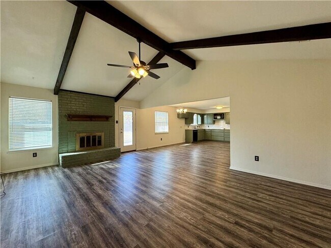 Building Photo - Charming Single Family Home In Hewitt, TX