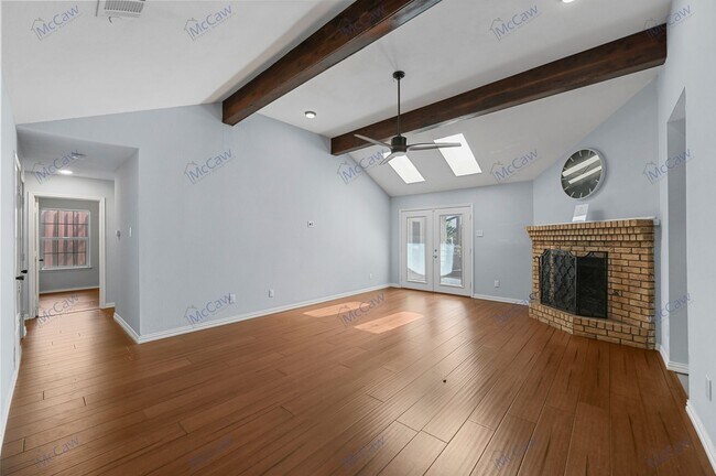 Foto del edificio - Spacious 4-bed 2-bath home in Dallas!