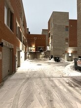 Building Photo - 860 N Elston Ave