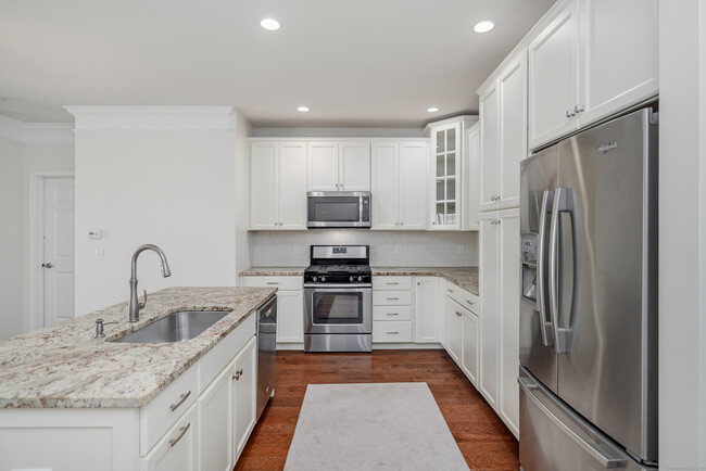 Building Photo - 625 Center Meadow Ln