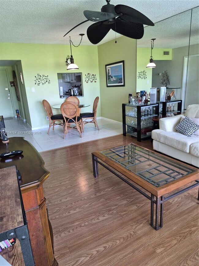 Foto del edificio - 7797 Golf Cir Dr