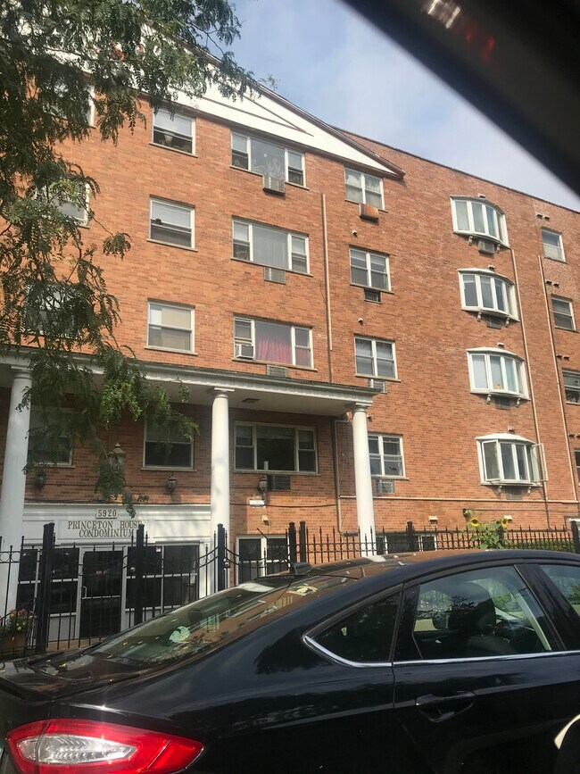 Foto del edificio - 5920 N Kenmore Ave